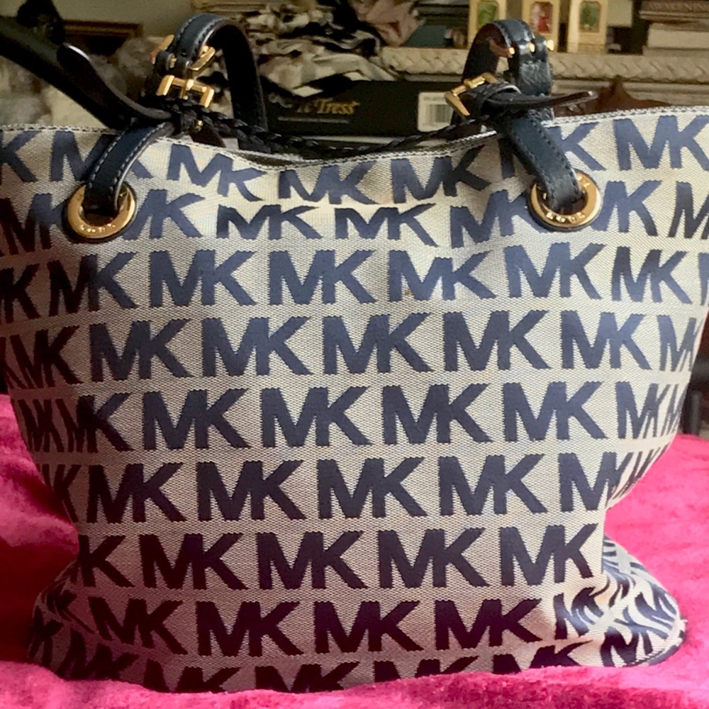 MICHAEL KORS MONOGRAM